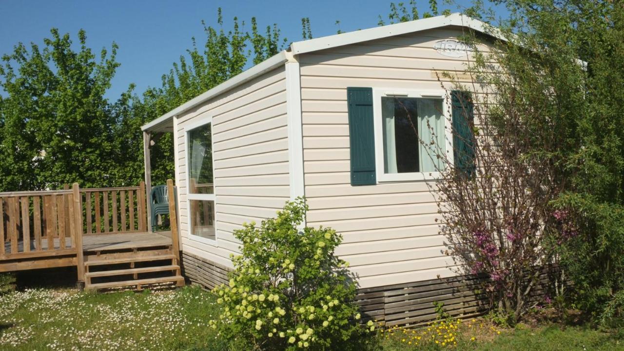 Camping Du Plan D'Eau **** 호텔 Saint-Yrieix-sur-Charente 외부 사진