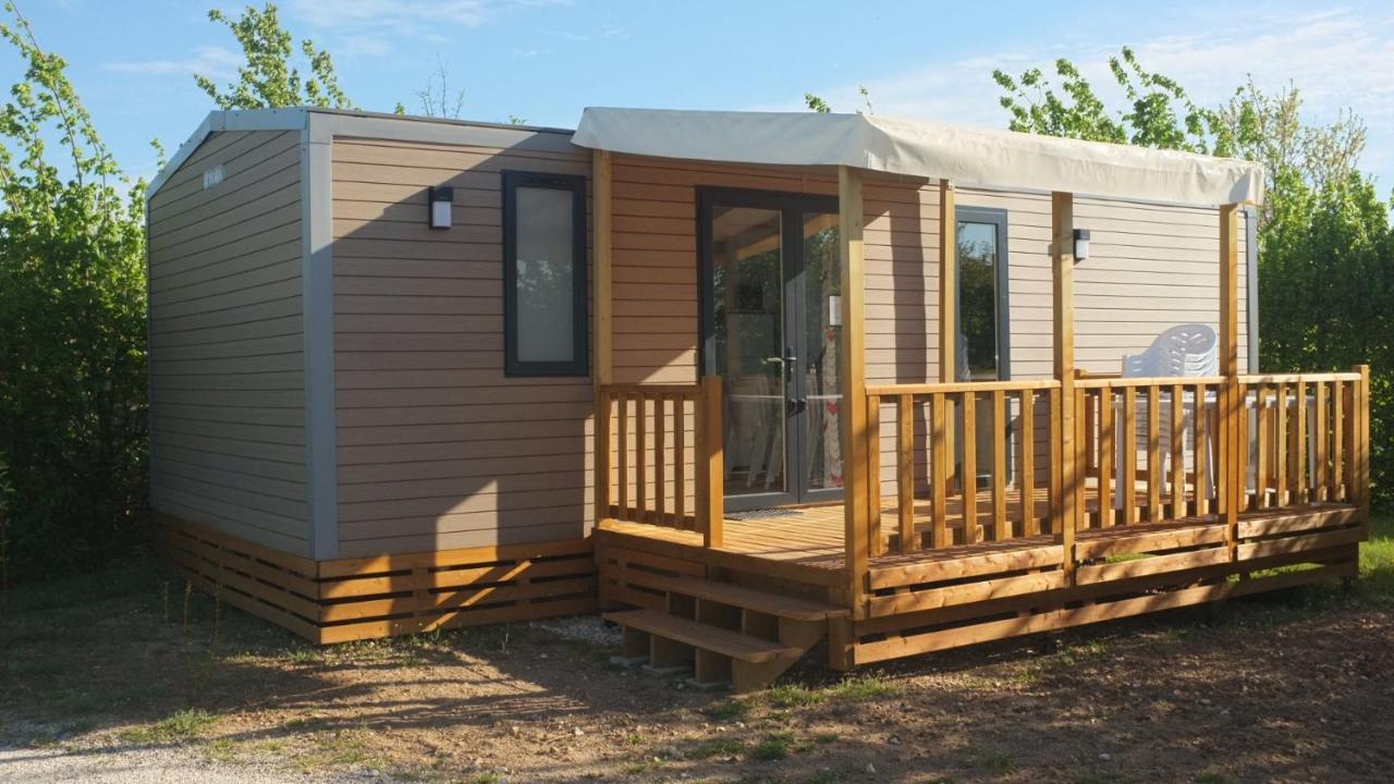 Camping Du Plan D'Eau **** 호텔 Saint-Yrieix-sur-Charente 외부 사진